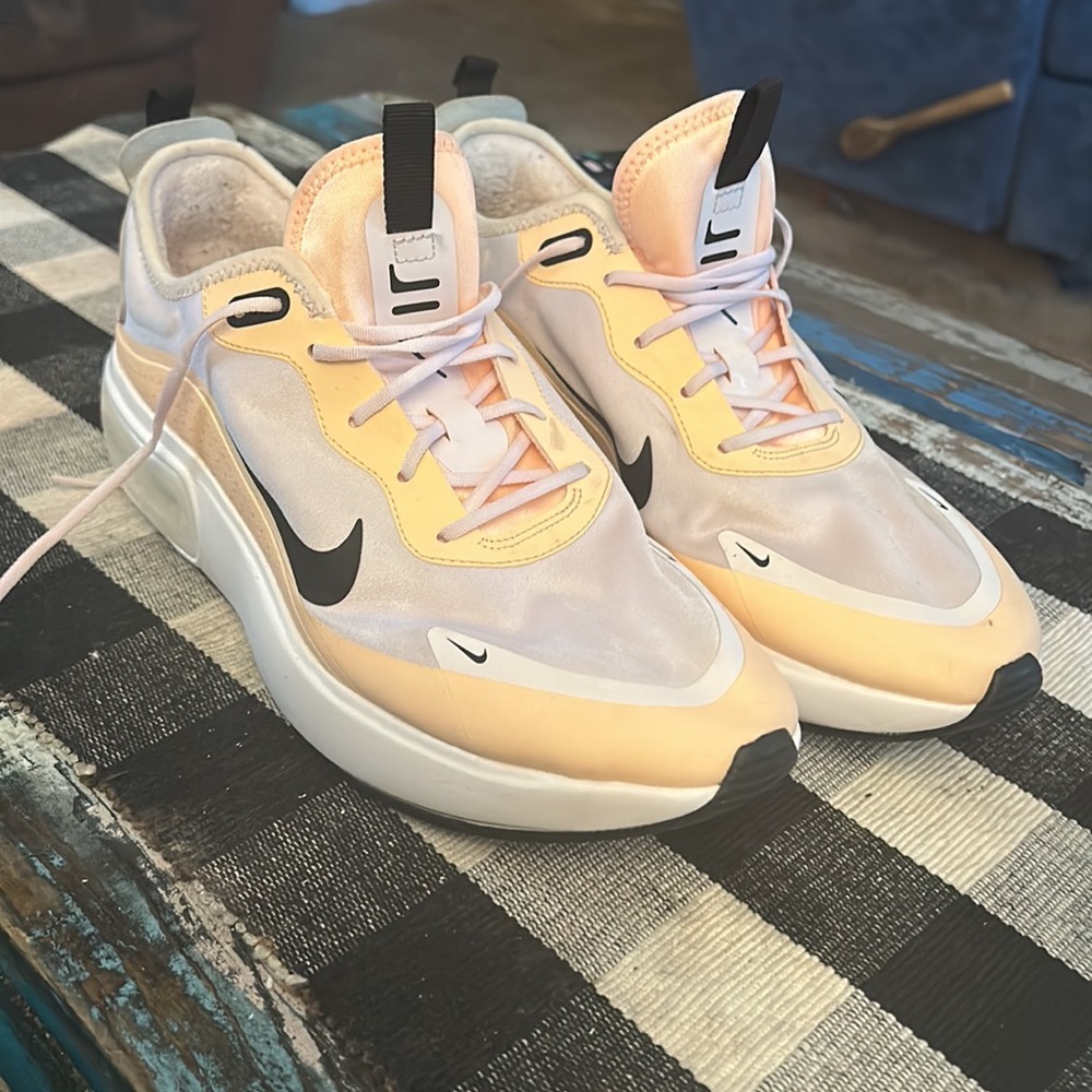 Nike Air •Women’s 9.5